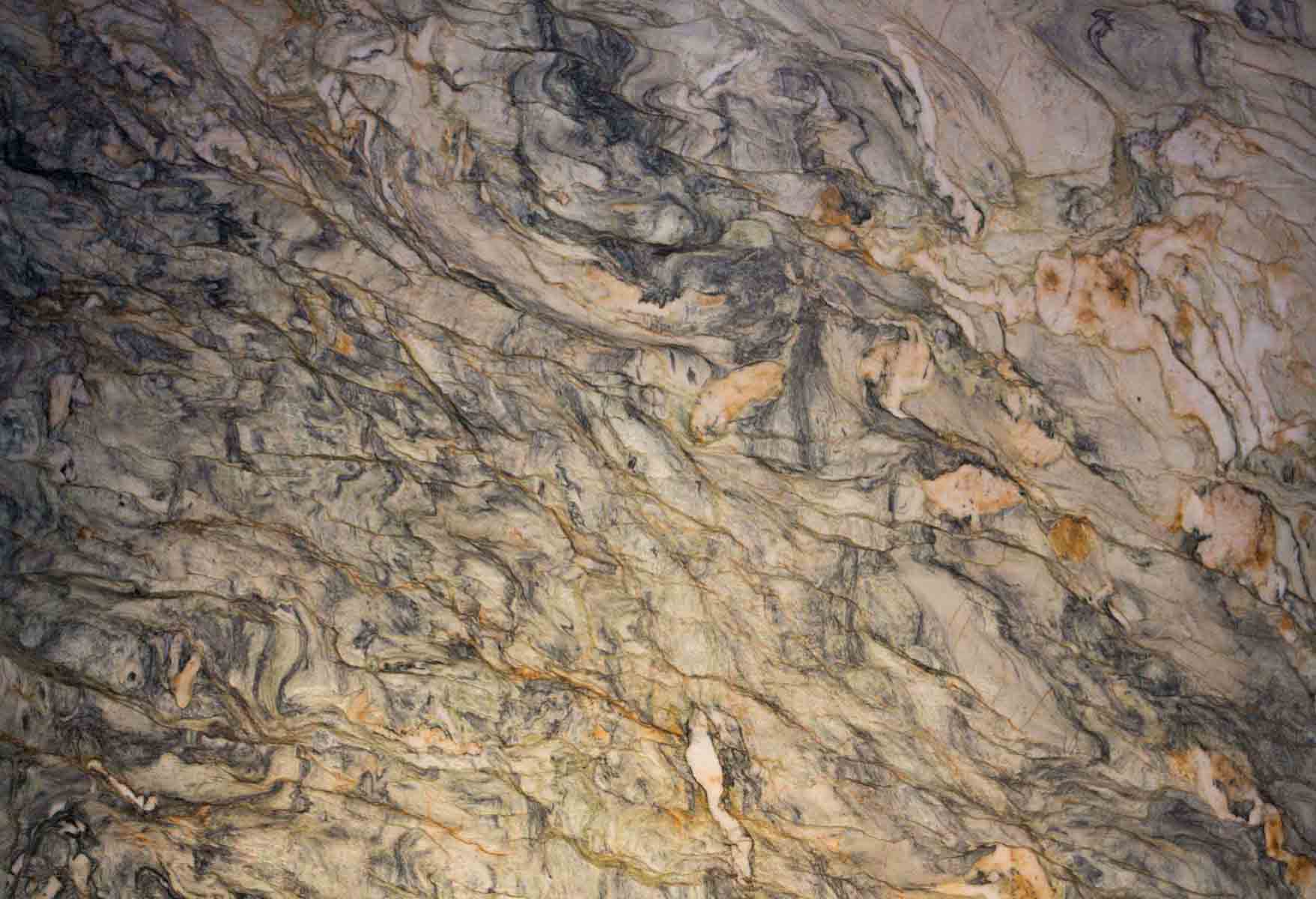La Galerie de Roches La Roche Taill�e